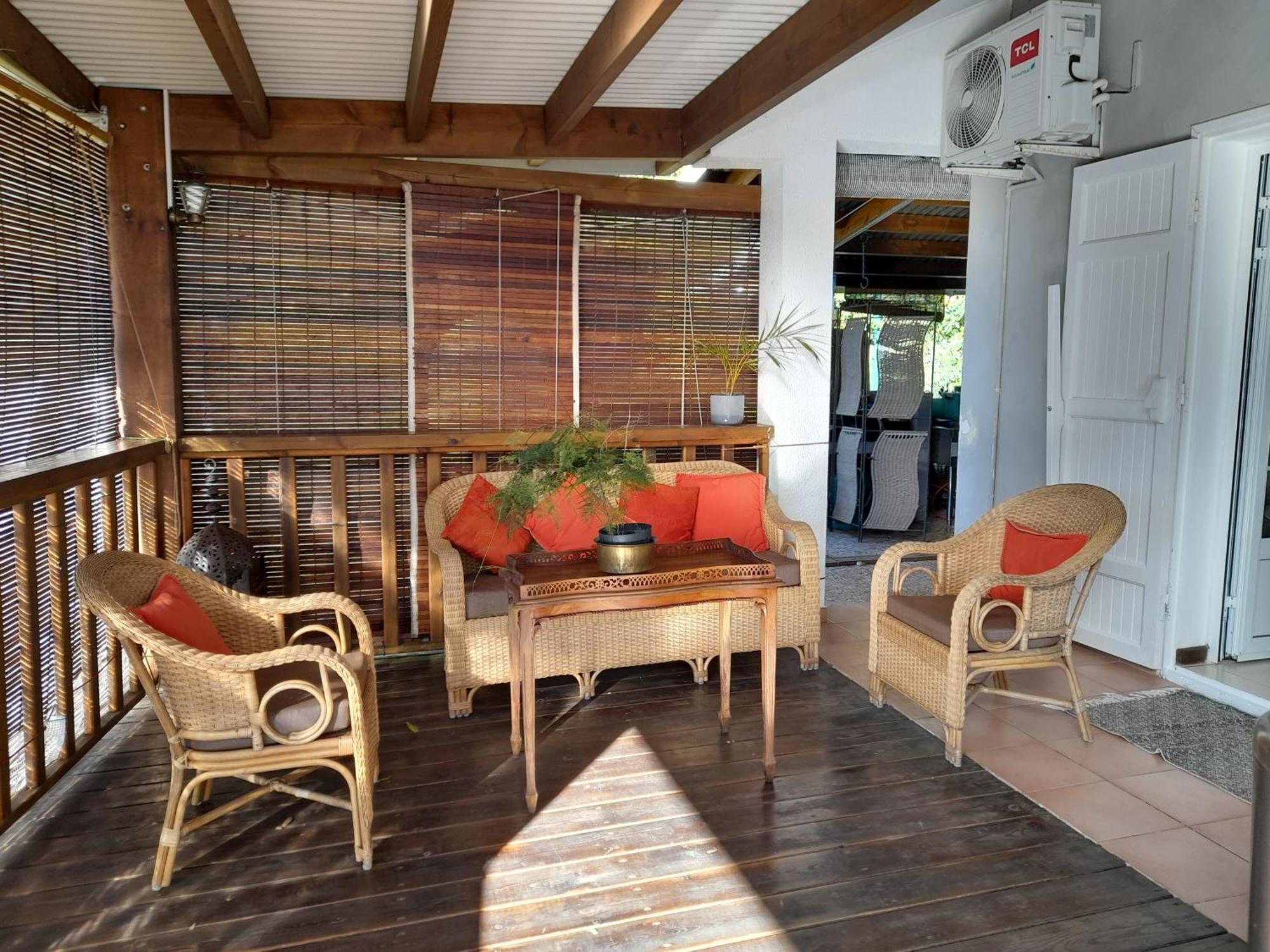 Le Val Rambaud Bed and Breakfast Σαιν-Ντενί Εξωτερικό φωτογραφία