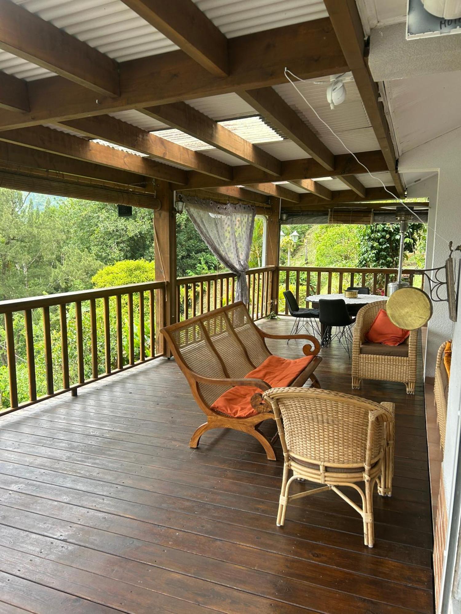 Le Val Rambaud Bed and Breakfast Σαιν-Ντενί Εξωτερικό φωτογραφία